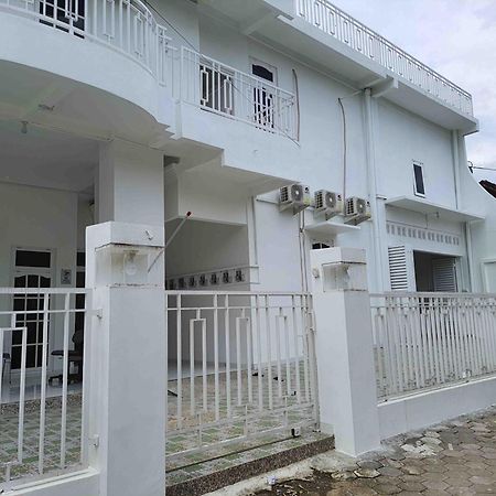 Hotel Reddoorz Syariah At Jalan Godean Ngabean Exterior foto