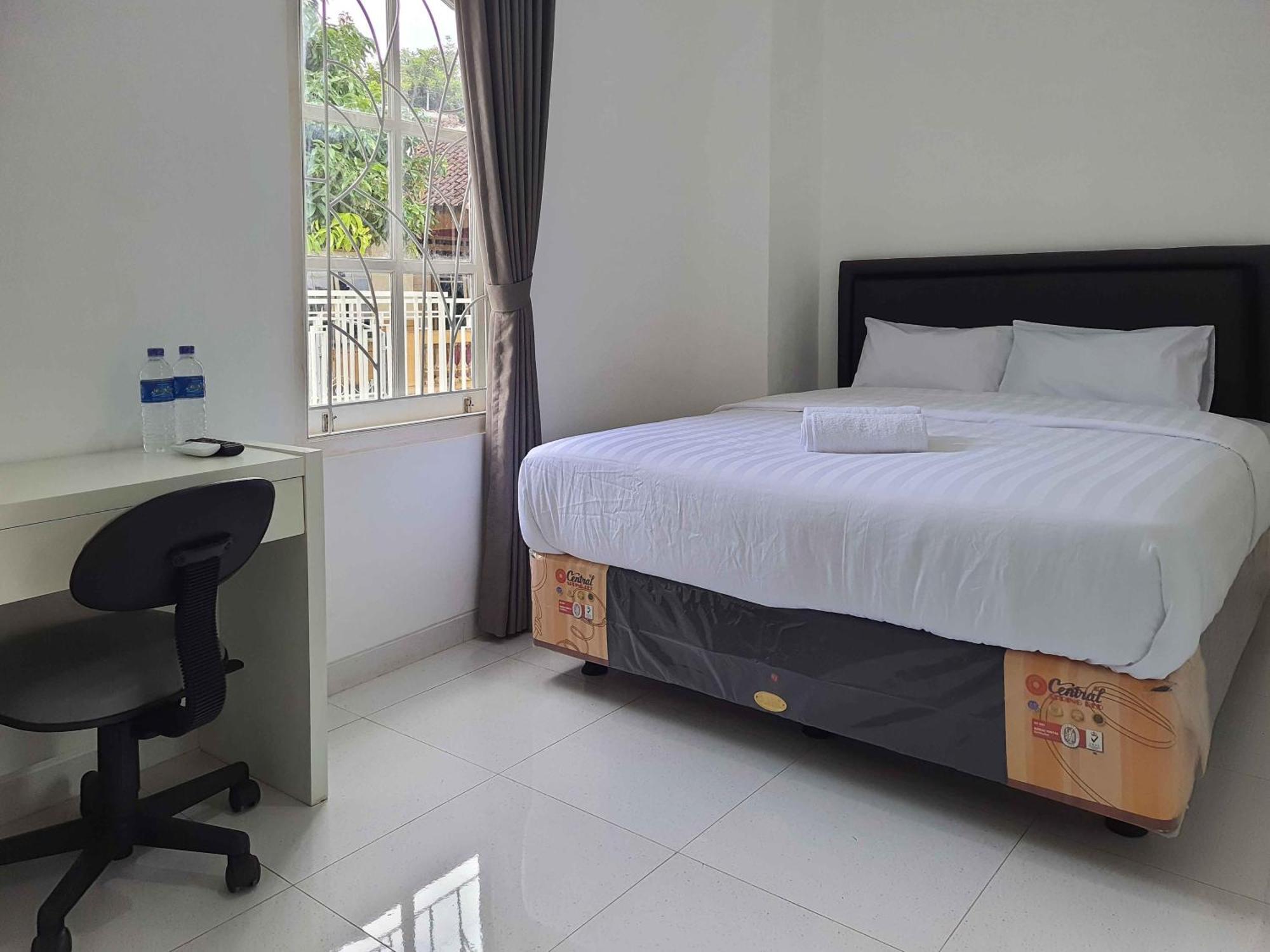 Hotel Reddoorz Syariah At Jalan Godean Ngabean Exterior foto